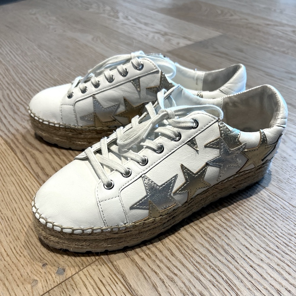EUC Marc Fisher White Leather Star Embellished platform runners